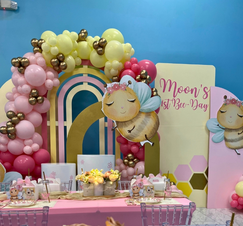 Moon 1st Birthday Bee Theme Party Room 